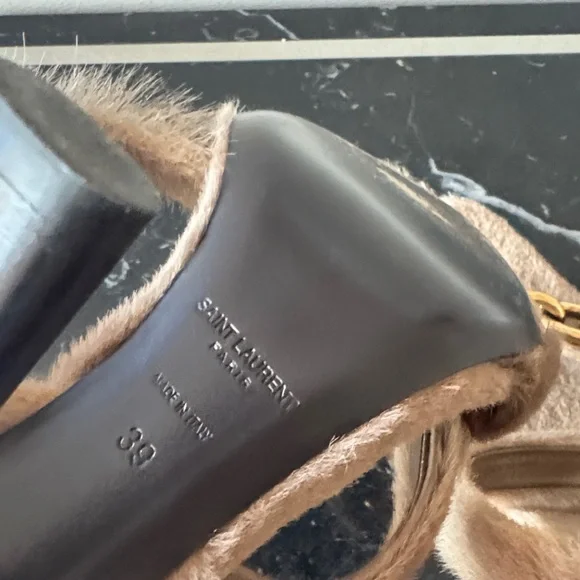 Saint Laurent Le Mallion Tan Lamb Fur Heels with Gold Chain 39 - Picture 5 of 5